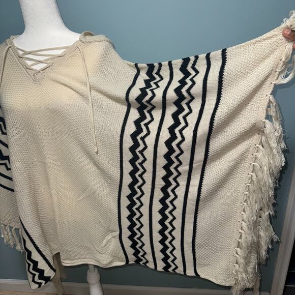 Kori America Cream S/M Sweater Poncho Fringe Hooded Autumn Essential Cozy Soft - Picture 5 of 9